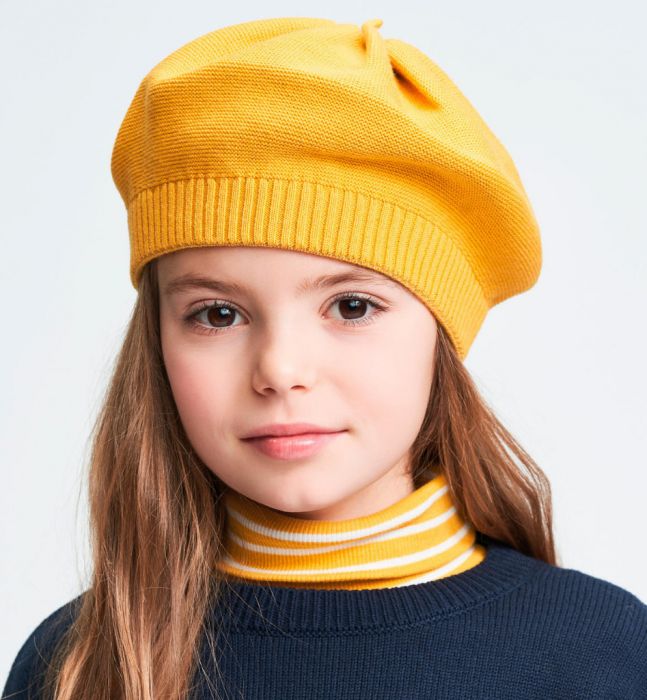 Cappello modello basco realizzato in tricot