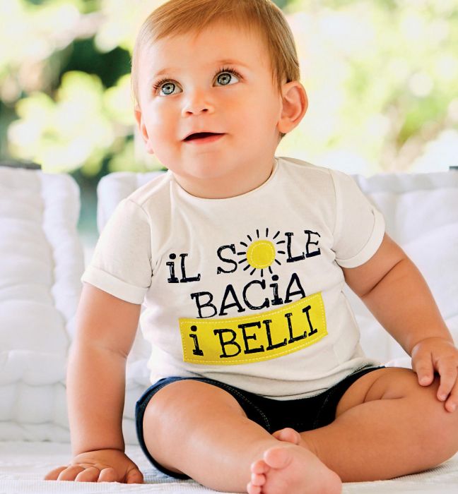 Completo in otone composto da t-shirt e shorts in tinta unita blu